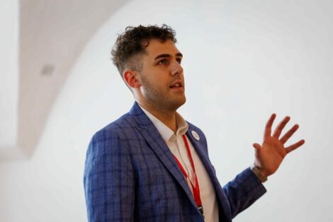 Mladi raziskovalec IER kot vabljeni predavatelj na 17. konferenci Mednarodne podiplomske šole Inštituta Jožef Stefan