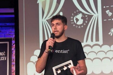 Mladi raziskovalec IER na znanstvenem slamu »oooZnanost! 2025«